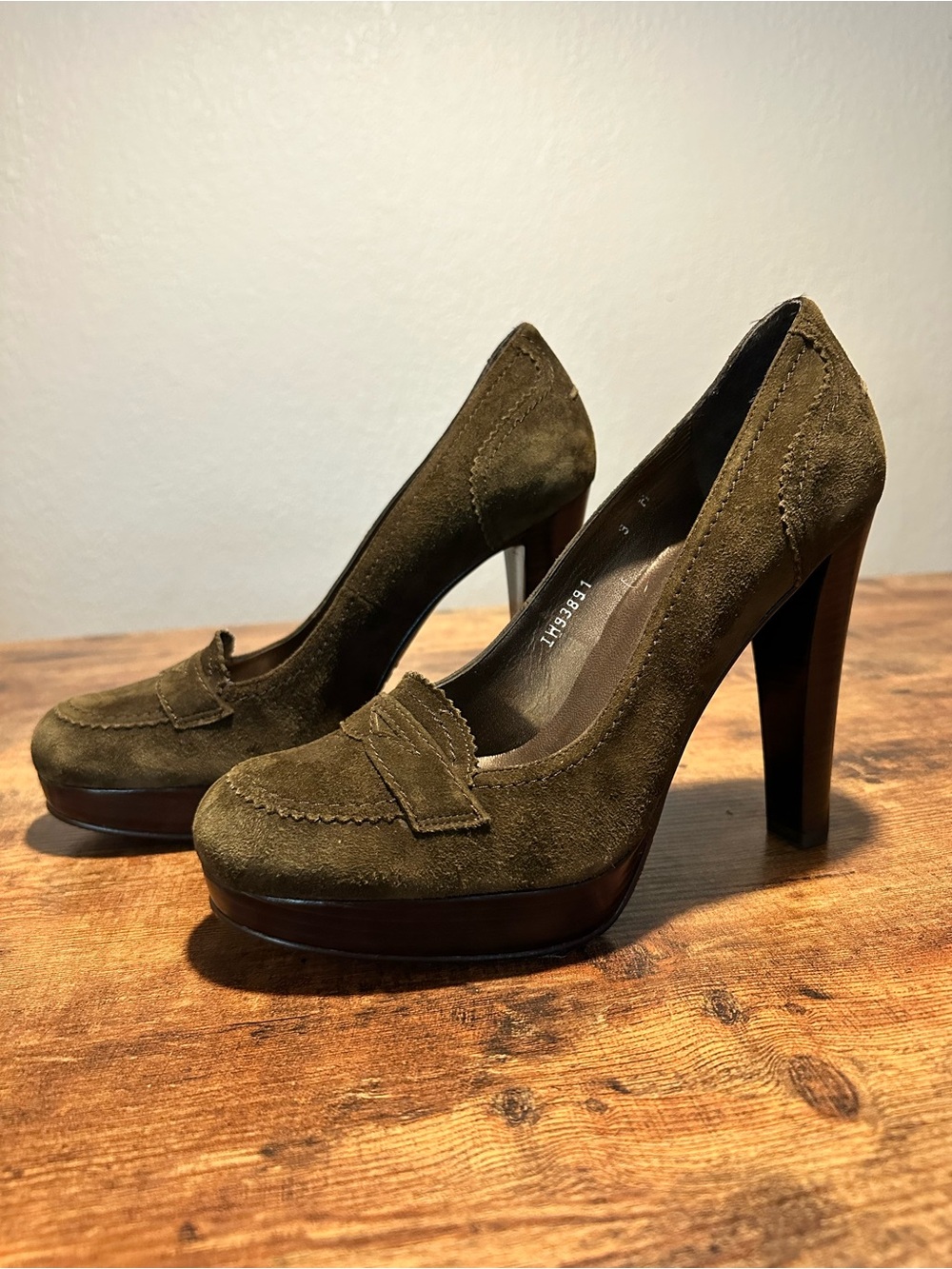 NWOT Stuart Weitzman size 9 Olive Green Suede High Heel Loafer Pumps